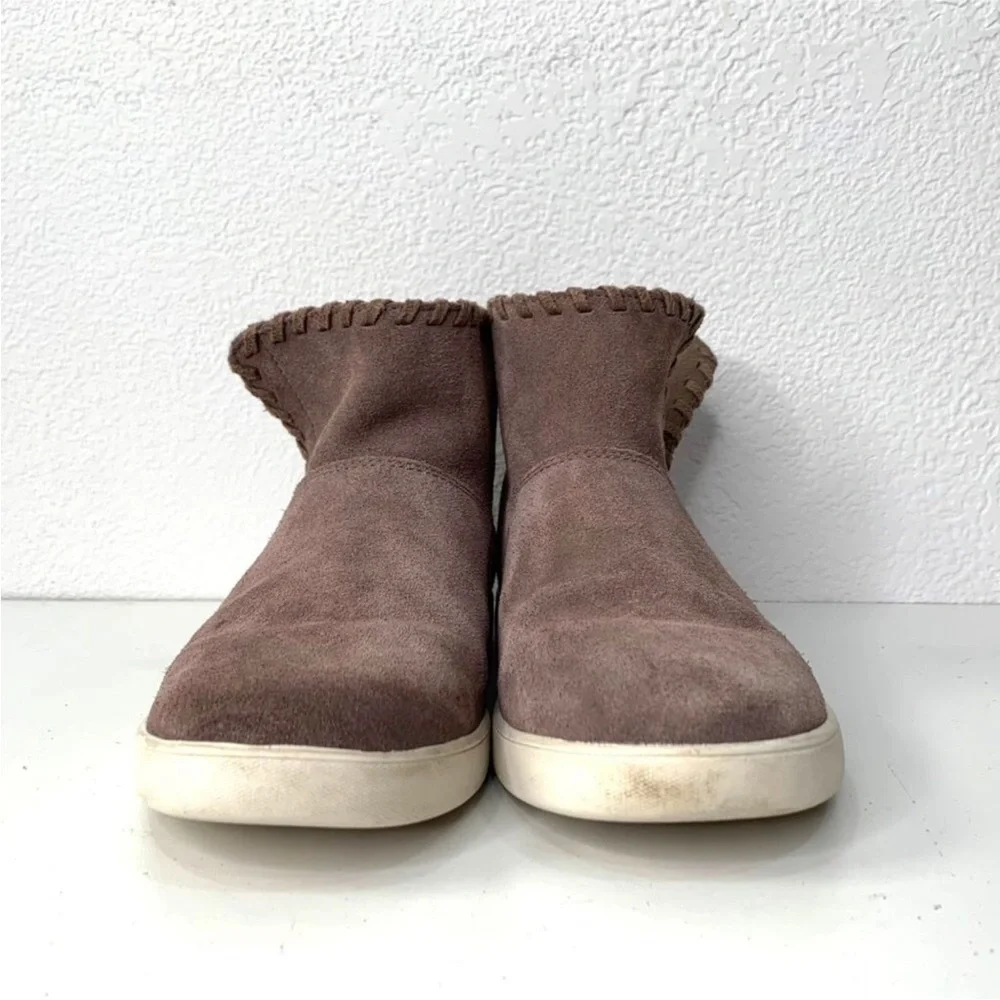 Koolaburra by Ugg Women's Rylee Ankle Boot Cinder‎ Taupe Suede Size 7 Slip-On